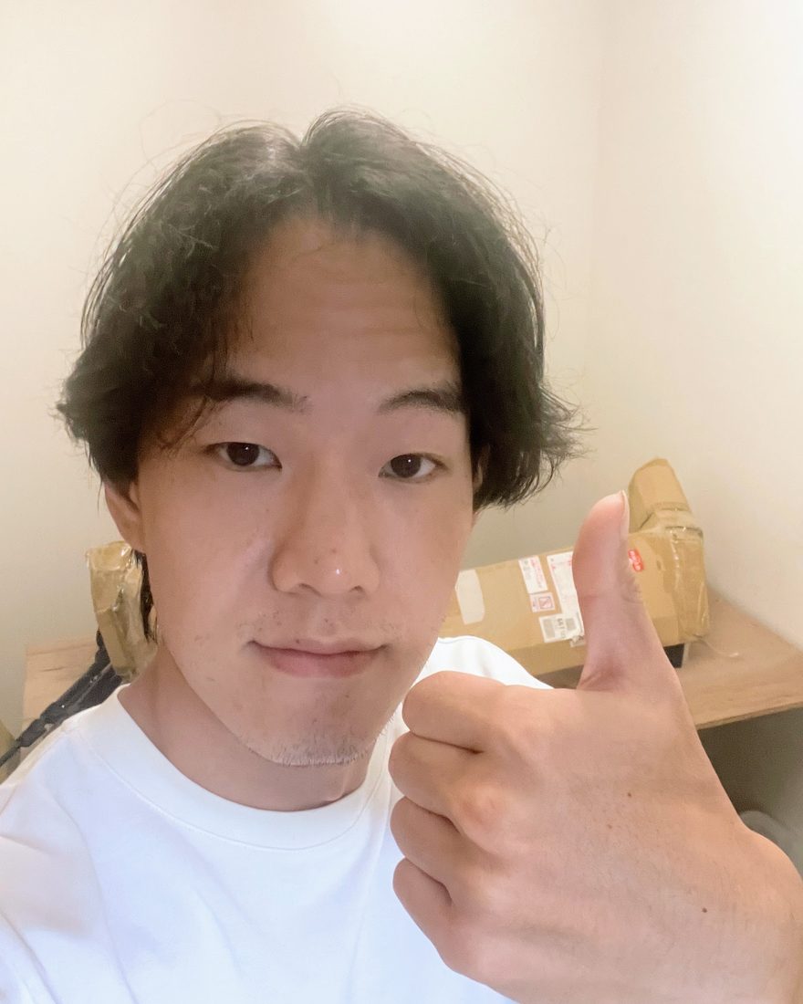 Akinari Uchiyama giving a thumbs-up