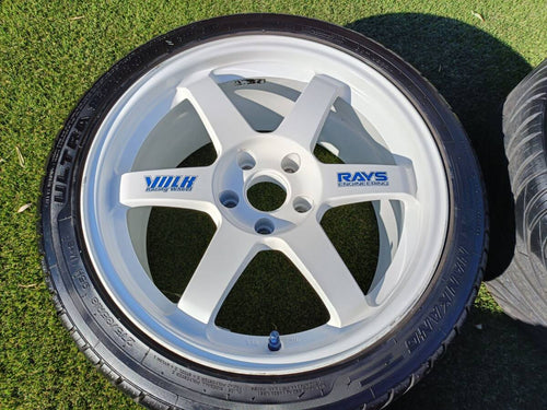 [For RSX] TE37 18x8.5 +40 / 18x9.5 +35 5x114.3 RAYS